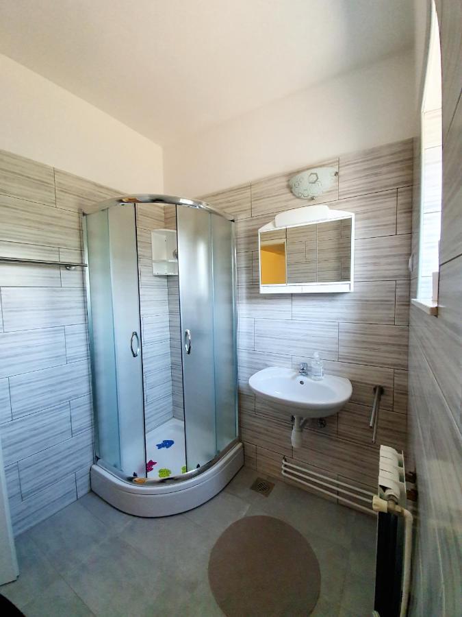 Ferienwohnung Apartamani Katarina Vl.Ilija Jusup Starigrad Paklenica Exterior foto