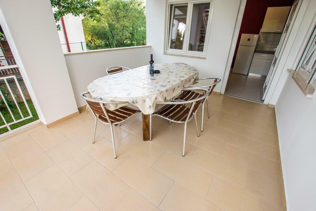 Ferienwohnung Apartamani Katarina Vl.Ilija Jusup Starigrad Paklenica Exterior foto