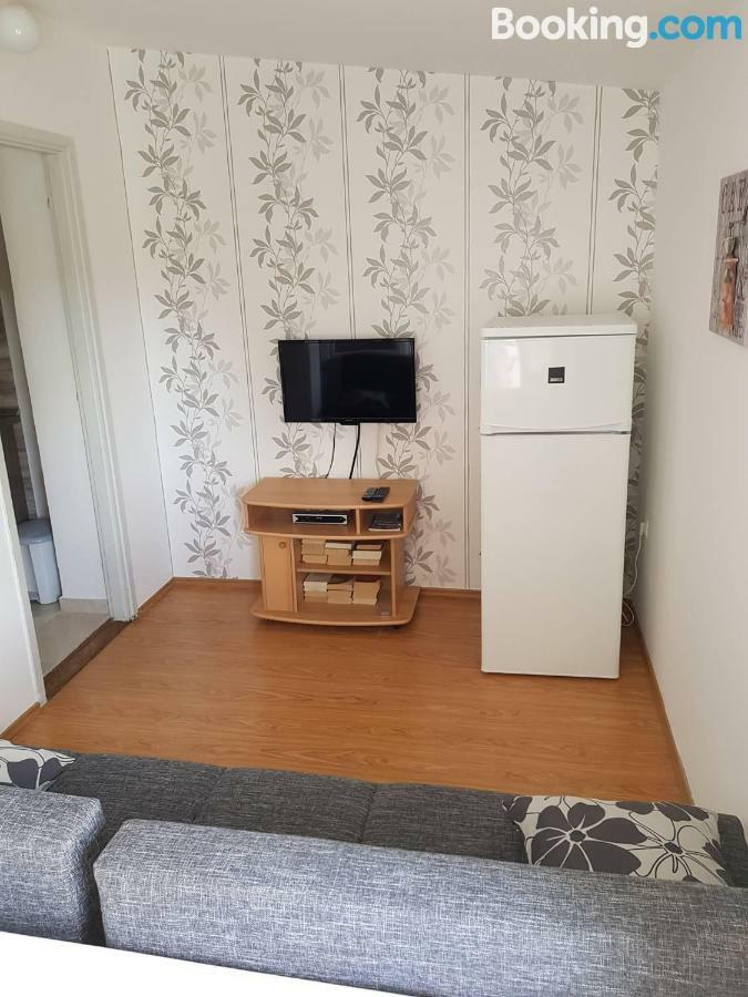 Ferienwohnung Apartamani Katarina Vl.Ilija Jusup Starigrad Paklenica Exterior foto