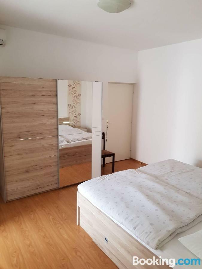 Ferienwohnung Apartamani Katarina Vl.Ilija Jusup Starigrad Paklenica Exterior foto