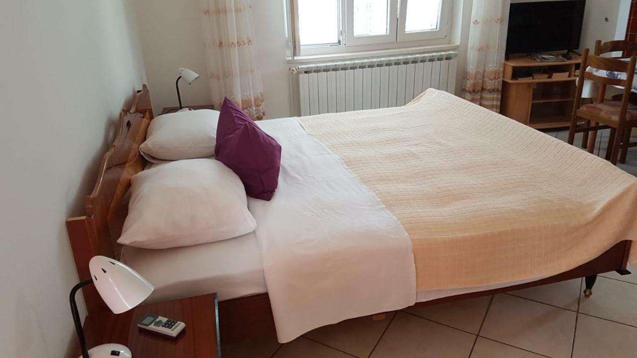 Ferienwohnung Apartamani Katarina Vl.Ilija Jusup Starigrad Paklenica Exterior foto