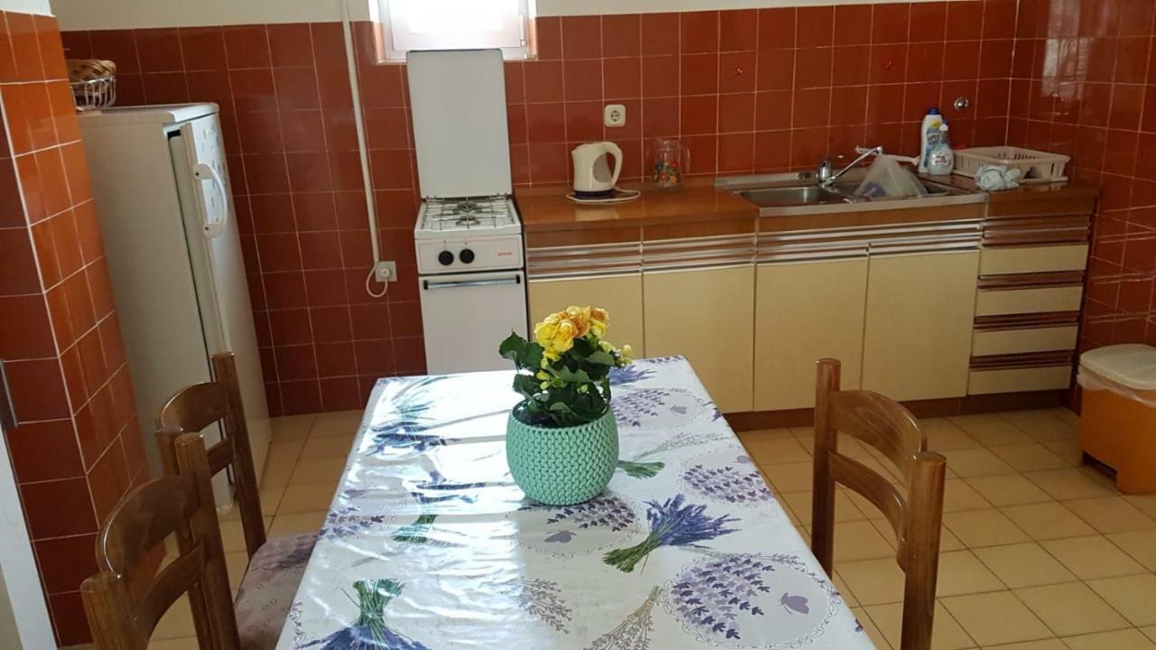Ferienwohnung Apartamani Katarina Vl.Ilija Jusup Starigrad Paklenica Exterior foto